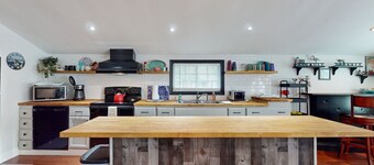 Fun Family House w/Free WiFi and Furnished Patio - Short Walk to the Beach