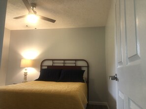 1 bedroom, free WiFi, bed sheets - Fully Furnished Cabin (Morehead)
