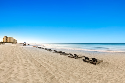 Second Floor Oceanfront Studio with Shared Pool, Ocean View, WiFi, & Central AC