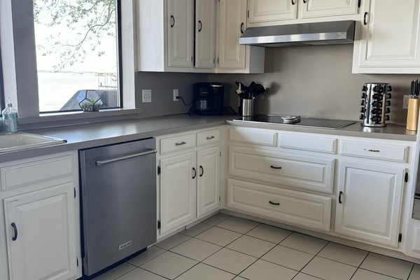 Frigorífic, microones, forn i placa de cuina