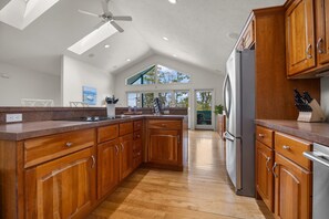 Fridge, microwave, oven, stovetop - Spacious 3 bedroom upper-level condo in the heart of Suttons Bay. (Suttons Bay)