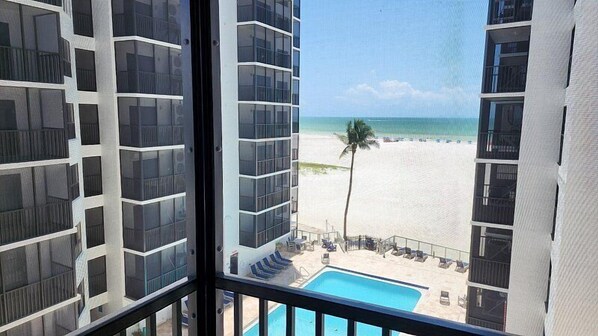 Imagen sin descripción, 1 de 37, botón