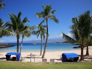Beach nearby, sun loungers, beach towels