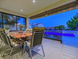 Outdoor dining - Stunning private villa for 6 people with private pool, A/C, WIFI, TV and terrace (Zadar)