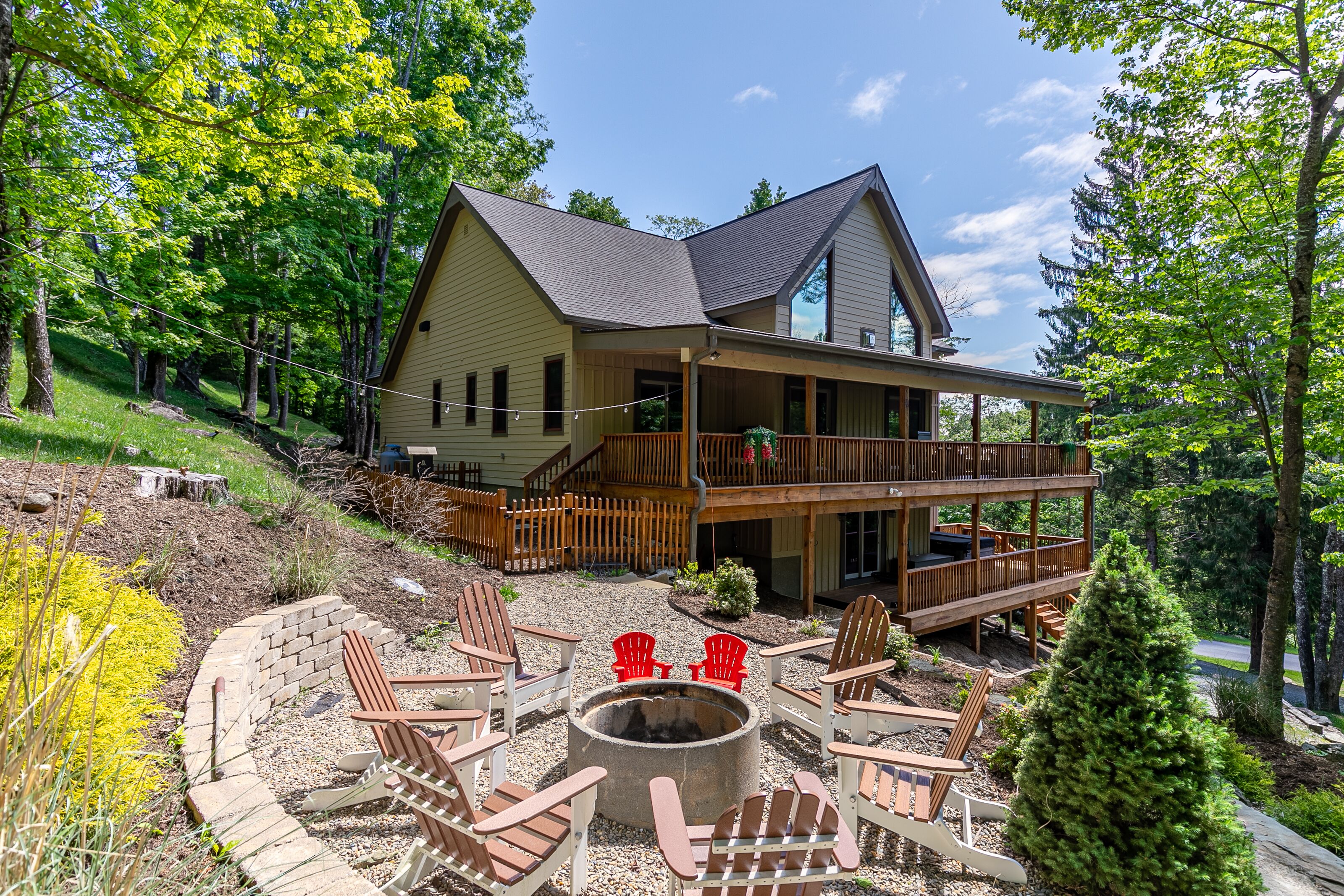 Make Yosef At Home - Beautiful Seven Devils Mountain Home with Hot Tub & Firepit!