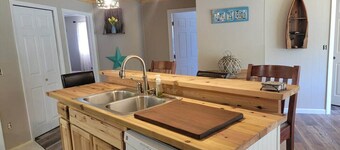 Drummond Island Hotel & Vacation Homes - Island Gem