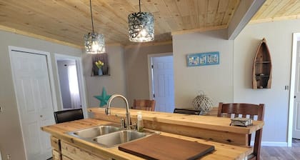 Drummond Island Hotel & Vacation Homes - Island Gem