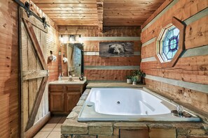 Dusche, Whirlpool, Haartrockner, Handtücher