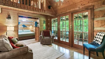 2 makuuhuonetta, silitysrauta/-lauta, ilmainen Wi-Fi, vuodevaatteet