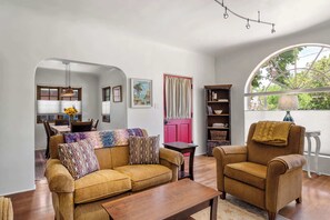 TV, offices - Right on the Plaza next to O'keeffe Museum (Santa Fe)