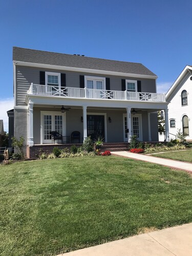 Fully Renovated Historic Home with bluff views of Missouri River & Valley