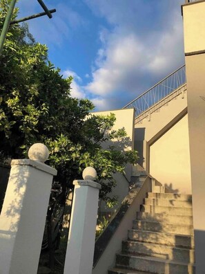 Property grounds - Sleeps 8, Pet friendly, Garden & Roof Terrace (Split)