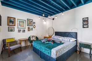 3 عدّة غرف نوم ومكواة/لوح كي وواي فاي وملاءات أسرّة