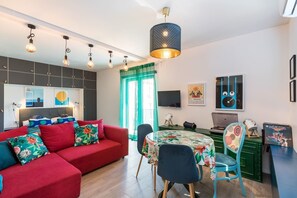 TV, stereo - Sleeps 8, Pet friendly, Garden & Roof Terrace (Split)