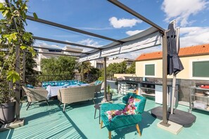 Outdoor dining - Sleeps 8, Pet friendly, Garden & Roof Terrace (Split)