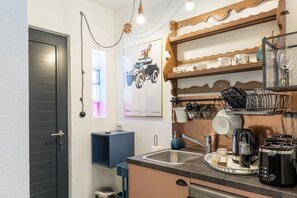 Fridge, stovetop, dishwasher, coffee/tea maker - Sleeps 8, Pet friendly, Garden & Roof Terrace (Split)