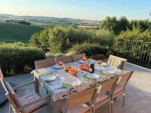 Outdoor dining - Ostra Villa - Sleeps 8 - Pool - Garden - Parking (Ostra)
