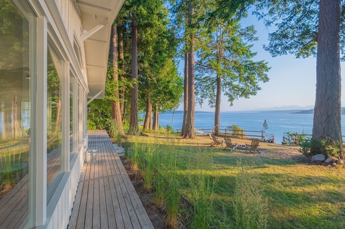 Sea Salt Cottage - 180-degree Views of the Olympic Mountain Range and Hood Canal