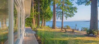 Sea Salt Cottage - 180-degree Views of the Olympic Mountain Range and Hood Canal