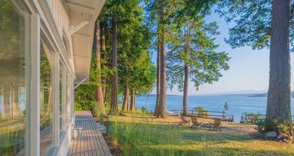 Sea Salt Cottage - 180-degree Views of the Olympic Mountain Range and Hood Canal