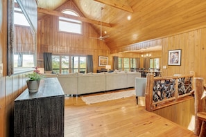 TV, fireplace, video games, DVD player - Picturesque, Spacious, Mountain, Lake Home (Tuckasegee)