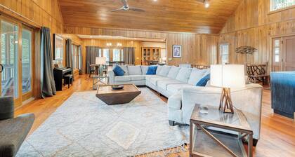 Picturesque, Spacious, Mountain, Lake Home