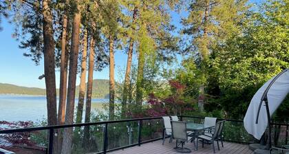 Spacious Lake Front Cabin on Deer Lake