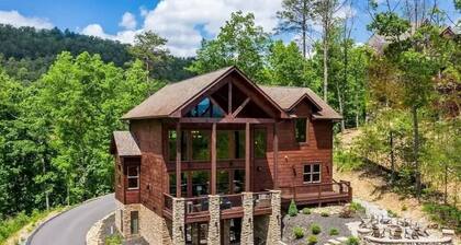 Secluded 4BRMountain Retreat:Stunning Views, Pool Table, Arcade, HotTub, FirePit