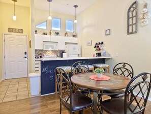 Dining - Small Lake and Golf Course Views~Dogs Ok~By Strip (Branson)