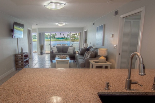 Luxurious Lakeside Getaway |Ground Floor |3 En-Suites |Saddlebrook Resort Amenities |Amazing Sunsets