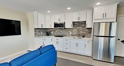 Point Loma 2nd Floor Guest House with view Near Beaches