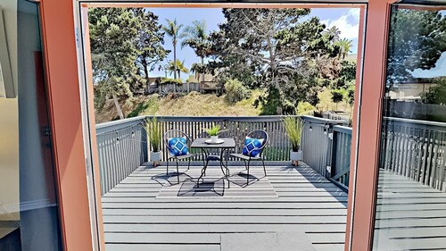 Point Loma 2nd Floor Guest House with view Near Beaches