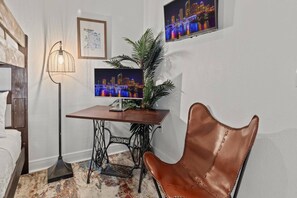 Interior - Gorgeous Renovated 3BR Pet Friendly Home on the Hillsborough River | North End of Seminole Heights (Tampa)