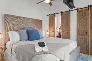 3 bedrooms, desk, iron/ironing board, free WiFi