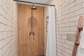 Shower, hair dryer, towels, shampoo