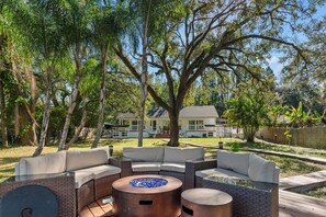 Terrace/patio - Gorgeous Renovated 3BR Pet Friendly Home on the Hillsborough River | North End of Seminole Heights (Tampa)