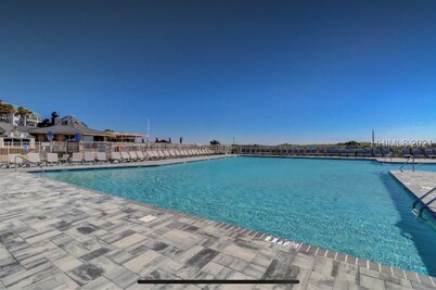 Beach. View. Suite. 1 br. 1 ba. Sleeps 5