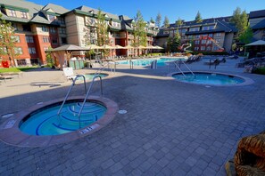 Outdoor spa tub - Heavenly Village Condos - Timber Lodge (South Lake Tahoe)