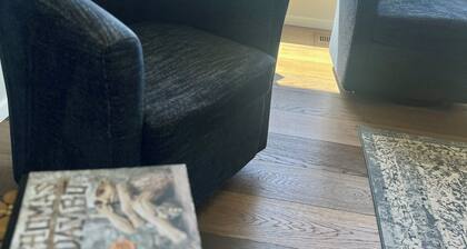 Otter Getaway - Quartermaster Harbor Beach House.