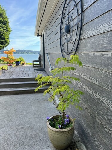 Otter Getaway - Quartermaster Harbor Beach House.
