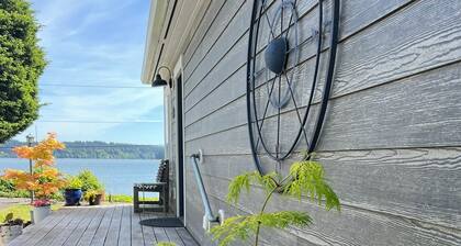 Otter Getaway - Quartermaster Harbor Beach House.