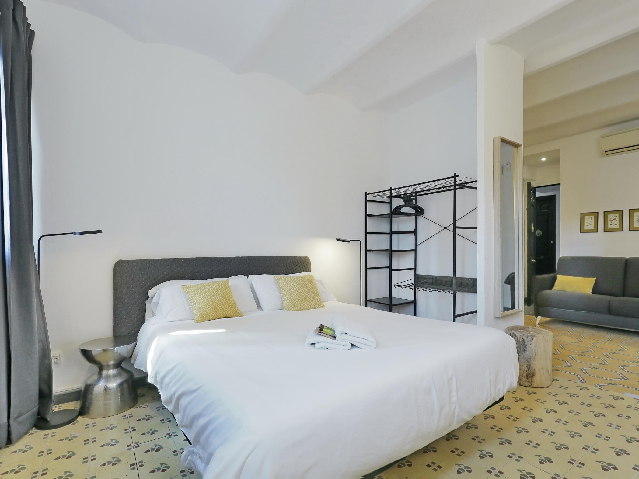 2 bedrooms, iron/ironing board, internet, bed sheets