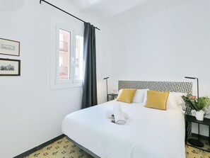 2 bedrooms, iron/ironing board, internet, bed sheets