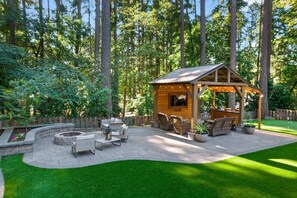 Property grounds - Phenomenal Single Level Home Featuring Incredible Outdoor Golf Option w/ Gazebo, Fire-Pit, and Patio (Lake Oswego)