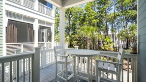 Outdoor dining - 5-Min Bike to Beach, 3 Min to Pool! Cart & 3 Bikes! 2 King Beds & Propane Grill! (Santa Rosa Beach)