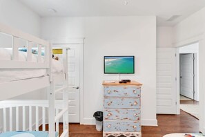 3 chambres, fer et planche à repasser, Wi-Fi, draps fournis
