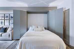 Iron/ironing board, free WiFi, bed sheets
