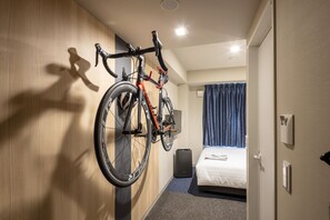 Einzelzimmer, Nichtraucher (Cycle) | Zimmersafe, Schreibtisch, Verdunkelungsvorhänge, schallisolierte Zimmer