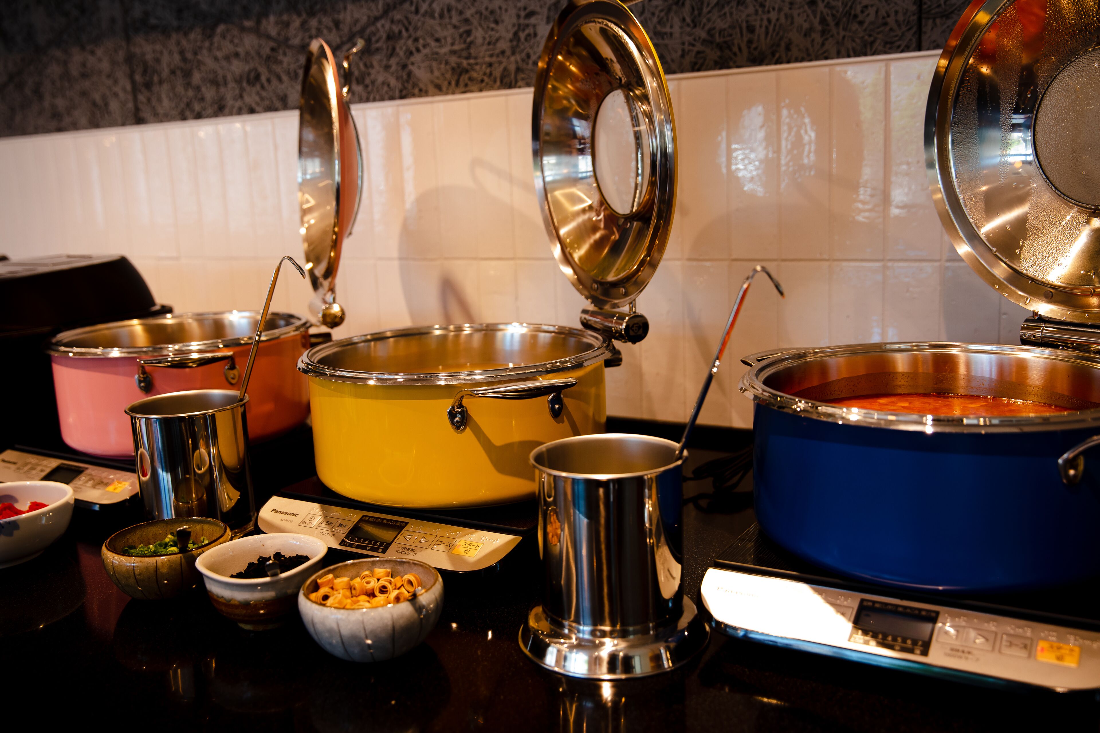 daily buffet breakfast (jpy 1300 per person)