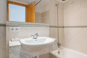 Baignoire, serviettes fournies